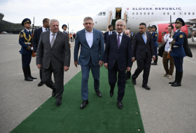   Arrivée du Premier ministre slovaque en Azerbaïdjan pour une visite officielle  