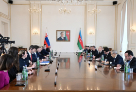  Le président azerbaïdjanais et le Premier ministre slovaque ont eu un entretien élargi aux deux délégations 