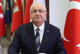   Ministre turc de la Défense:   