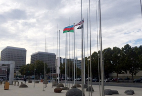 Le drapeau azerbaïdjanais hissé à la place centrale de San José