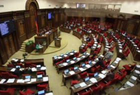 Les députés arméniens boycottent le parlement
