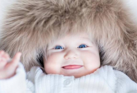 Sortir son bébé quand il fait froid : les 3 règles à respecter