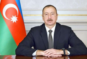  Ilham Aliyev s’est entretenu en visioconférence avec son homologue français 