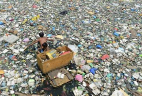 Delhi: Un bidonville devenu un océan de plastique
