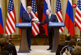 Le ballon de football offert à Trump par Poutine contenait effectivement une puce