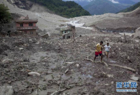Des glissements de terrain font huit morts au Népal