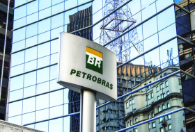 Brésil: Petrobras cède 37 blocs pétroliers pour 823 M USD