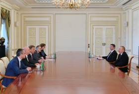   Ilham Aliyev rencontre une délégation conduite par le vice-président du Bundestag allemand  