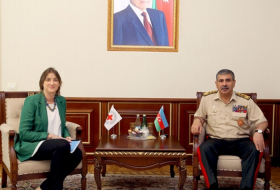   Rencontre du ministre de la Défense avec responsable du bureau du CICR en Azerbaïdjan  