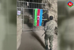   Le drapeau azerbaïdjanais a été planté dans la grotte d'Azykh -   VIDEO    
