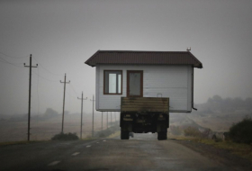   Des Arméniens emportent même des maisons avec eux  