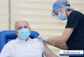  Le ministre azerbaïdjanais de la Santé s'est fait vacciner contre le coronavirus -  PHOTO   