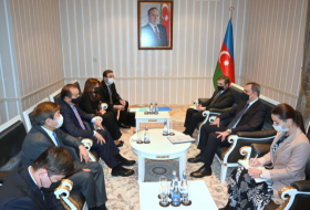  Djeyhoun Baïramov a rencontré le secrétaire général de TURKSOY 