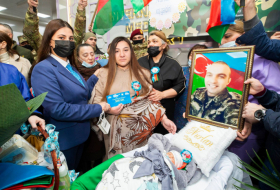   La Fondation «YAŞAT» ouvre un compte bancaire pour le bébé d'un martyr azerbaïdjanais -   PHOTO    