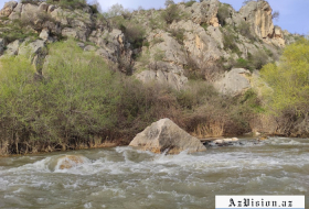  Terreur écologique:  Des Arméniens polluent délibérément la rivière Oxtchoutchay -  PHOTOS  
