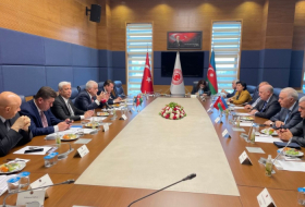   Un député de la Grande Assemblée nationale de Turquie rencontre une délégation azerbaïdjanaise  
