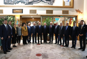  Cavusoglu a rencontré des députés azerbaïdjanais 