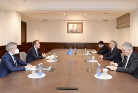  Le commissaire européen au voisinage et à l'élargissement rencontre Samir Nouriyev et Hikmet Hadjiyev