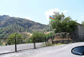   Deux citoyens arméniens traversent l'Azerbaïdjan  