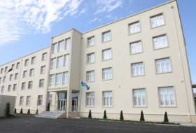   Le président Aliyev visite l’école secondaire n°71 dans l’arrondissement de Sabountchou  