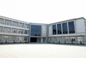 Une école secondaire rouvre ses portes à Bakou