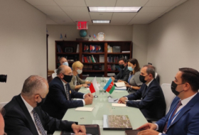 Le chef de la diplomatie azerbaïdjanaise rencontre son homologue polonais