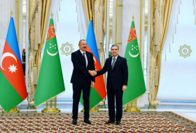  Ilham Aliyev s'est entretenu avec Gurbanguly Berdimuhamedow -  PHOTOS  