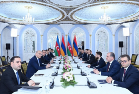  Bakou et Erevan conviennent de poursuivre les négociations sur les questions en suspens 