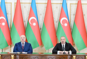 Les présidents azerbaïdjanais et biélorusse font des déclarations à la presse