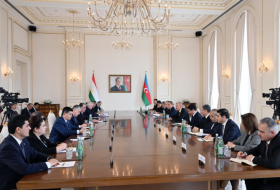  Rencontre des présidents azerbaïdjanais et tadjik avec la participation des délégations 