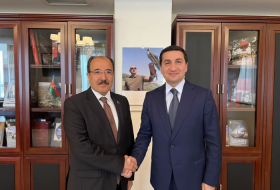   L'assistant du président azerbaïdjanais rencontre l'ambassadeur de Turkiye  