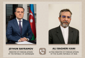  Djeyhoun Baïramov s’entretient par téléphone avec le ministre iranien des Affaires étrangères par intérim 