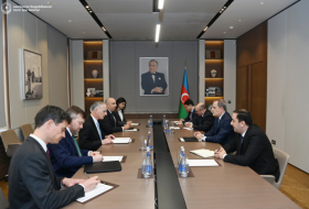   Le chef de la diplomatie azerbaïdjanaise s'entretient avec un responsable du Département d'État américain  