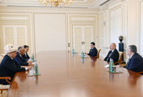  Ilham Aliyev rencontre le président du Parlement kirghiz 