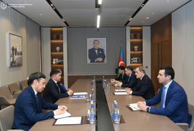   Djeyhoun Baïramov a reçu l'ambassadeur de la République kirghize à Bakou  
