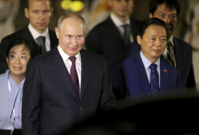  Poutine est arrivé au Vietnam pour une visite officielle 