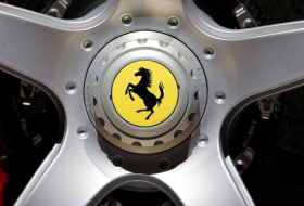 La première voiture électrique de Ferrari coûtera au moins 500.000 euros, selon une source