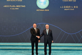  Le président Ilham Aliyev arrive au Palais de l’indépendance pour assister à la réunion au format OCS+ à Astana 