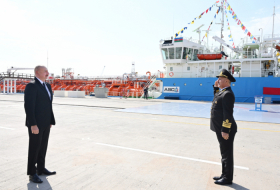  Le président Ilham Aliyev participe à la cérémonie de mise en exploitation d’un pétrolier baptisé Zenguilan 