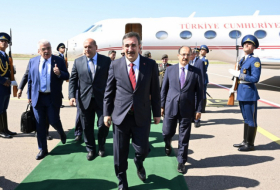 Arrivée du vice-président turc en Azerbaïdjan