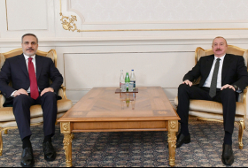   Ilham Aliyev a reçu le chef de la diplomatie turque  