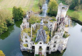 Le château La Mothe-Chandeniers, vendu 500.000 euros à 6.500 internautes