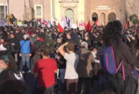 Des centaines d’Italiens manifestent contre le référendum constitutionnel à Rome - VIDEO