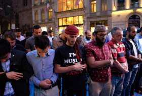 À New York, des Musulmans prient au pied de la Trump Tower