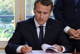 Emmanuel Macron a signé la loi antiterroriste à l'Elysée