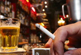 Selon l`OCDE, les Français fument et boivent trop