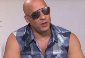 Vin Diesel drague lourdement une journaliste - VIDEO