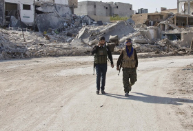 Une série d`explosions frappe une base militaire kurde en Syrie