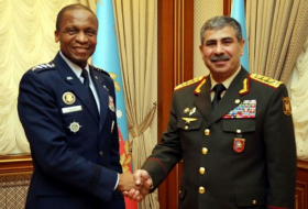 Le ministre de la Défense rencontre le commandant du Commandant du Transport des Etats-Unis