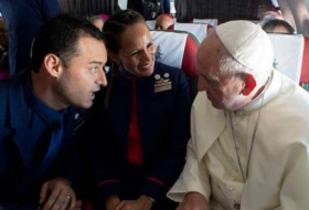 Premier mariage à bord de l'avion du pape